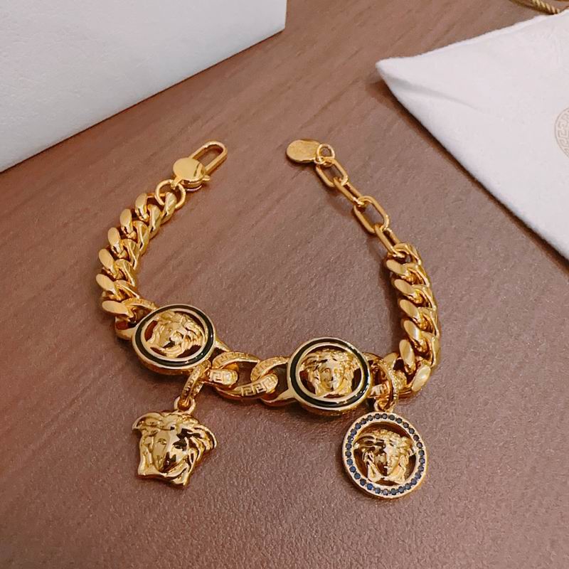 Versace bracelet lyx353